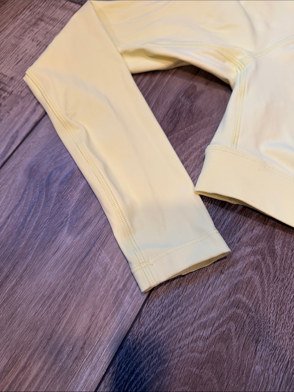 Athleta Crop Rashguard in Spark Size S - Picture 5 of 7